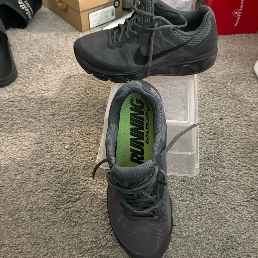 NIKE AIRMAX Tailwind 7 men’s Sz 7 gray & blackRunning Shoes Sneakers